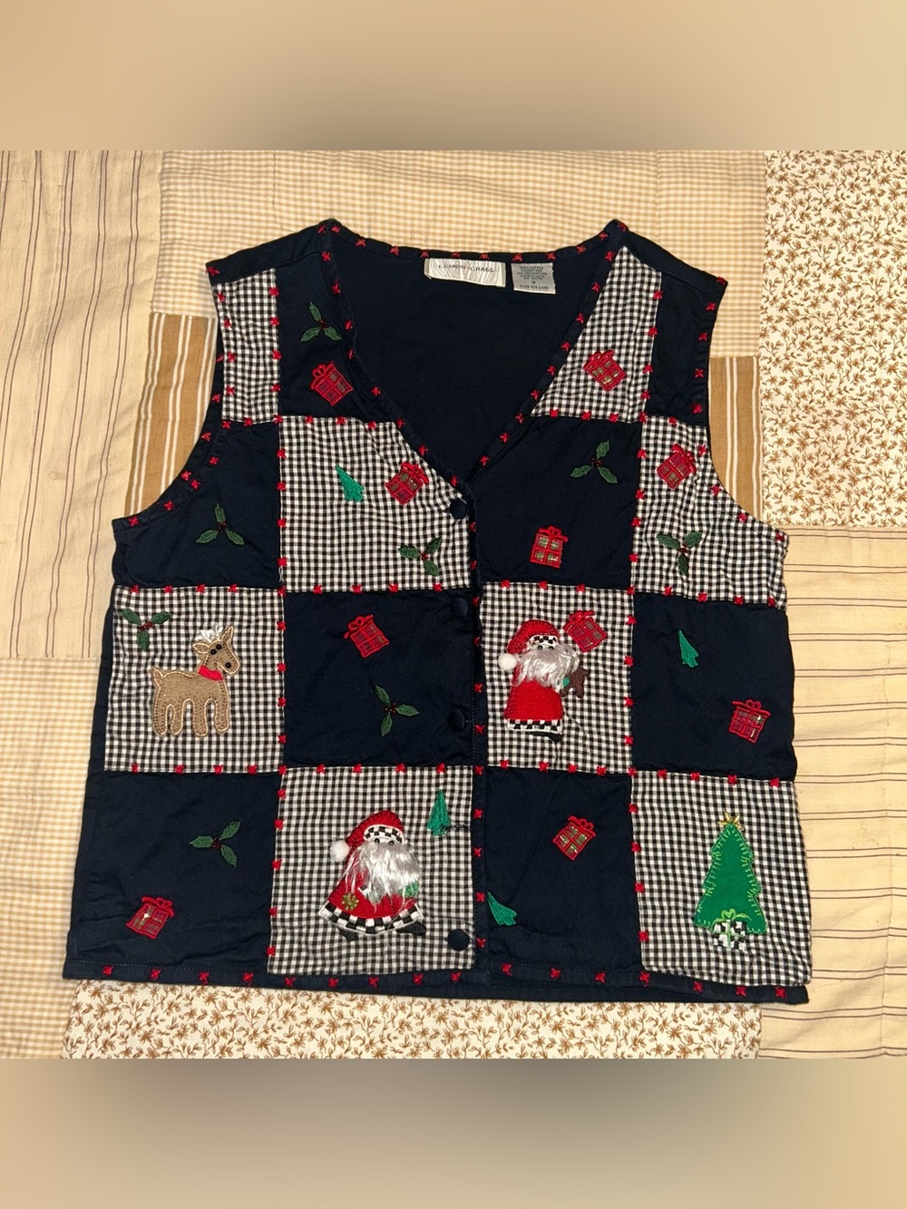 Vintage Christmas Santa and reindeer black and white plaid vest size small